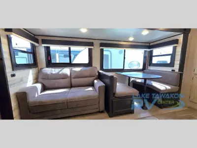 2023 Jayco Jay Feather 27BHB photo 16