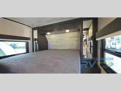 2023 Jayco Jay Feather 27BHB photo 18
