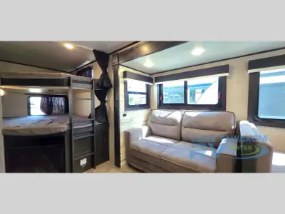 2023 Jayco Jay Feather 27BHB photo 12