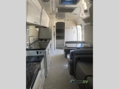 2023 Airstream Classic 33FB photo 18