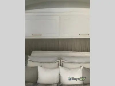 2023 Airstream Classic 33FB photo 19