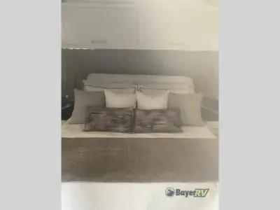 2023 Airstream Classic 33FB photo 10