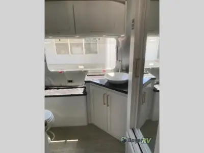 2023 Airstream Classic 33FB photo 13