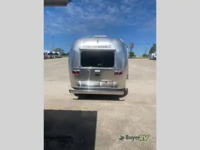 2023 Airstream Classic 33FB photo 6