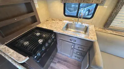 2018 Thor Motor Coach Four Winds 30D photo 30