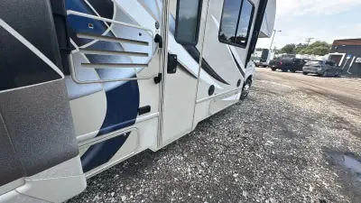 2018 Thor Motor Coach Four Winds 30D photo 38