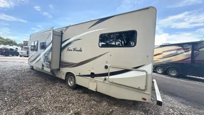 2018 Thor Motor Coach Four Winds 30D photo 4