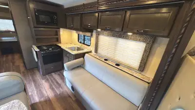 2018 Thor Motor Coach Four Winds 30D photo 15
