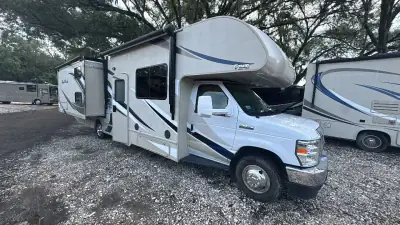 2018 Thor Motor Coach Four Winds 30D photo 2