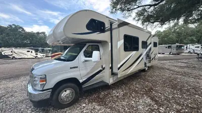 2018 Thor Motor Coach Four Winds 30D photo 3