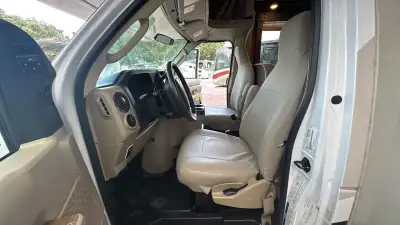 2018 Thor Motor Coach Four Winds 30D photo 9