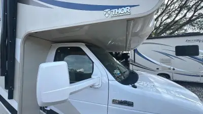 2018 Thor Motor Coach Four Winds 30D photo 32