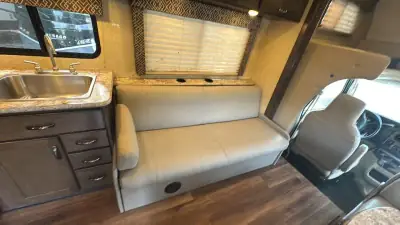 2018 Thor Motor Coach Four Winds 30D photo 26