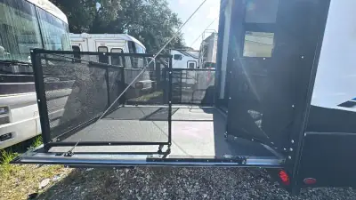 2023 Keystone Fuzion Fifth Wheel TH 430 photo 12