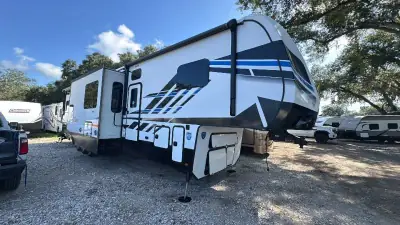 2023 Keystone Fuzion Fifth Wheel TH 430 photo 2