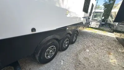 2023 Keystone Fuzion Fifth Wheel TH 430 photo 6