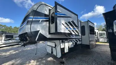 2023 Keystone Fuzion Fifth Wheel TH 430 photo 3