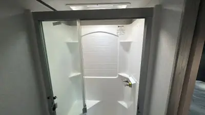 2023 Keystone Fuzion Fifth Wheel TH 430 photo 31