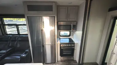 2023 Keystone Fuzion Fifth Wheel TH 430 photo 18