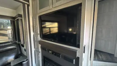 2023 Keystone Fuzion Fifth Wheel TH 430 photo 43