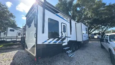 2023 Keystone Fuzion Fifth Wheel TH 430 photo 9