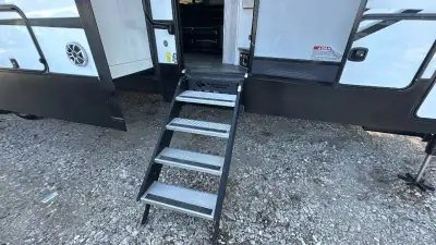 2023 Keystone Fuzion Fifth Wheel TH 430 photo 49
