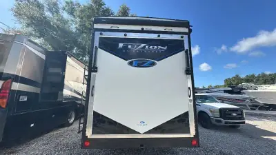 2023 Keystone Fuzion Fifth Wheel TH 430 photo 8