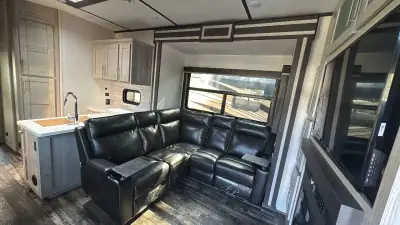 2023 Keystone Fuzion Fifth Wheel TH 430 photo 14