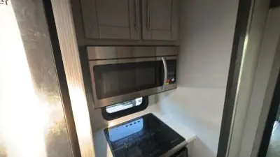 2023 Keystone Fuzion Fifth Wheel TH 430 photo 46
