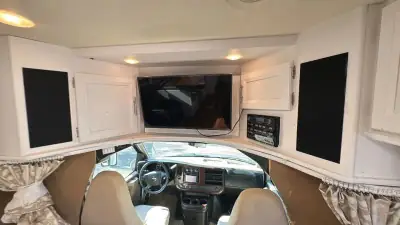 2013 Coachmen Concord Series 301SS Chevy photo 15