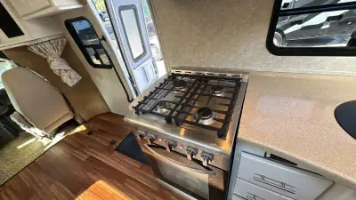 2013 Coachmen Concord Series 301SS Chevy photo 31