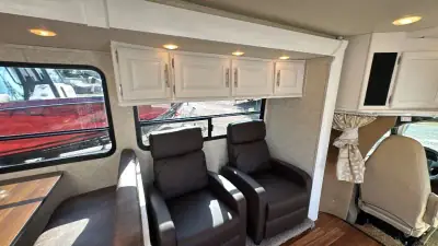 2013 Coachmen Concord Series 301SS Chevy photo 33