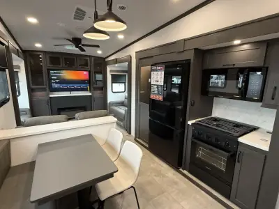 2025 Forest River Rockwood Signature R375RL photo 19
