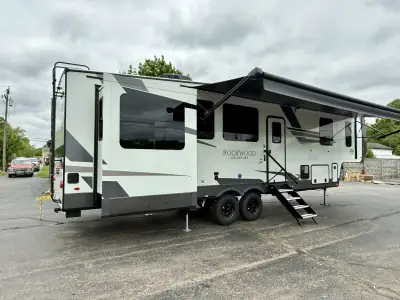 2025 Forest River Rockwood Signature R375RL photo 10