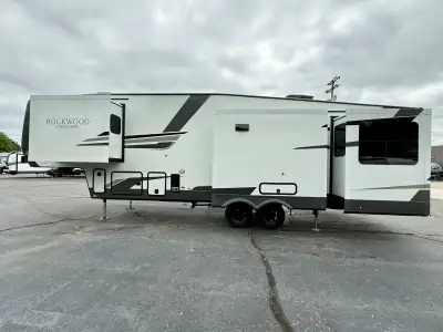 2025 Forest River Rockwood Signature R375RL photo 12