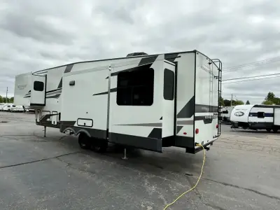2025 Forest River Rockwood Signature R375RL photo 11
