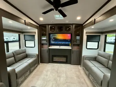 2025 Forest River Rockwood Signature R375RL photo 26