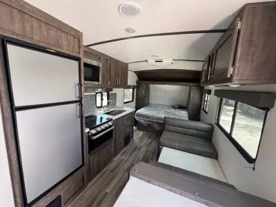 2022 Riverside INTREPID 211i photo 11