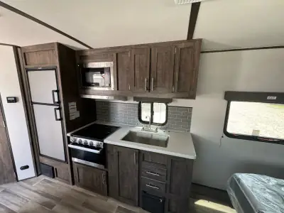 2022 Riverside INTREPID 211i photo 15