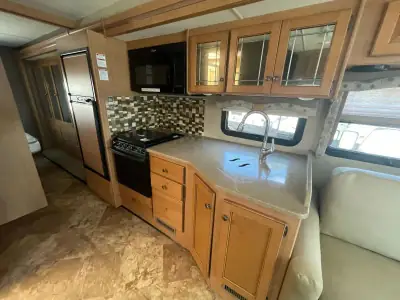 2017 Thor Motor Coach Windsport 29M photo 11