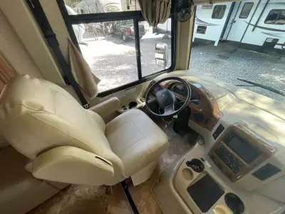 2017 Thor Motor Coach Windsport 29M photo 12