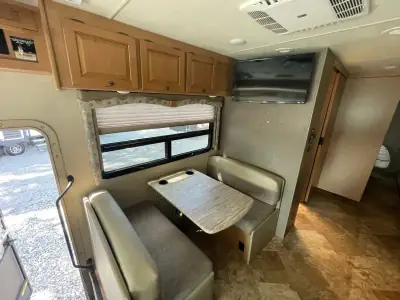 2017 Thor Motor Coach Windsport 29M photo 21
