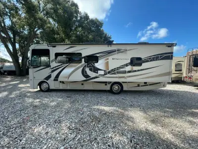 2017 Thor Motor Coach Windsport 29M photo 5