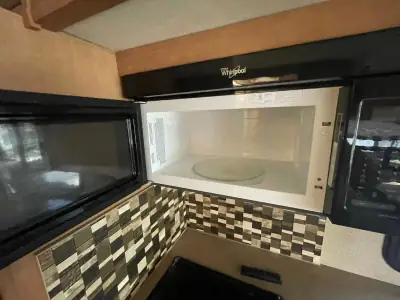 2017 Thor Motor Coach Windsport 29M photo 19
