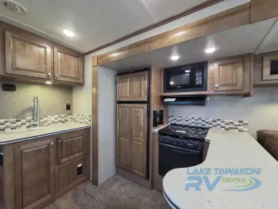 2018 Forest River Rockwood Signature Ultra Lite 8324BS photo 14