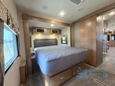 2018 Forest River Rockwood Signature Ultra Lite 8324BS photo 26