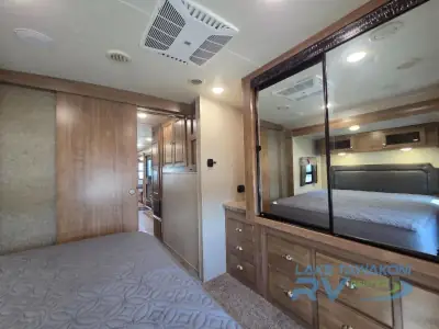 2018 Forest River Rockwood Signature Ultra Lite 8324BS photo 25