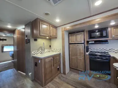 2018 Forest River Rockwood Signature Ultra Lite 8324BS photo 13