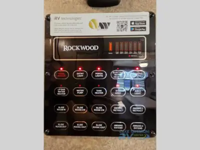 2018 Forest River Rockwood Signature Ultra Lite 8324BS photo 31