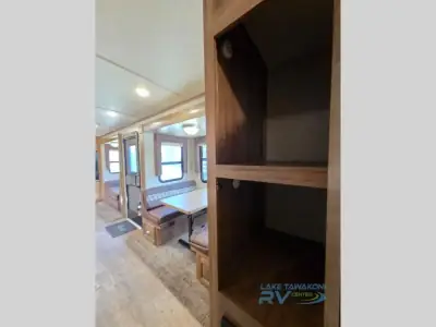 2018 Forest River Rockwood Signature Ultra Lite 8324BS photo 30